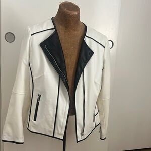 INC International Concepts White and Black Blazer with Modern Design